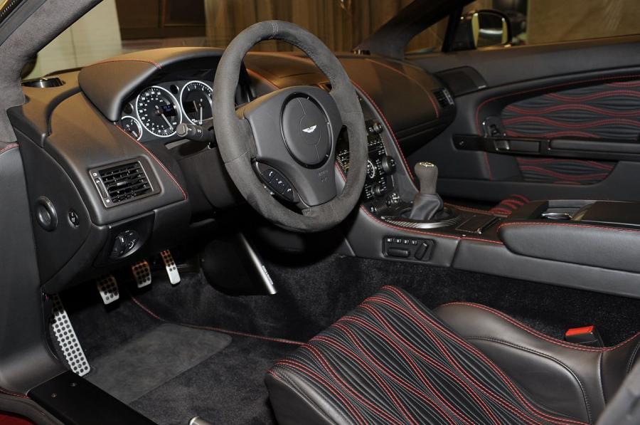 Интерьер Aston Martin V12 Zagato 2012 года  (WW) (фото 25 из 97)